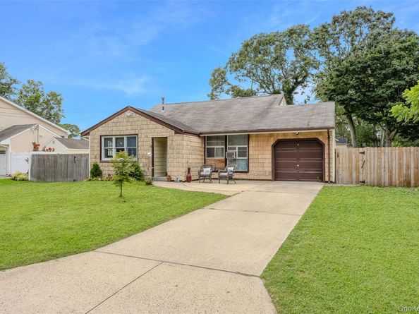 18 Mallard Avenue, Selden NY 11784