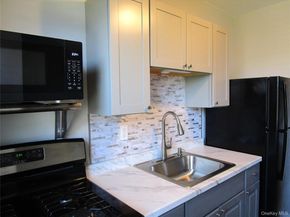 20 Daley Place 225, Lynbrook NY 11563