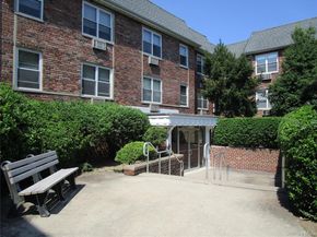 20 Daley Place 225, Lynbrook NY 11563
