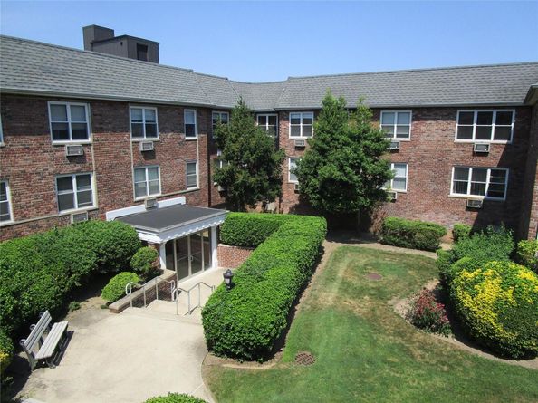 20 Daley Place 225, Lynbrook NY 11563