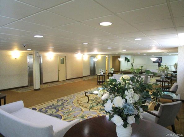 20 Daley Place 225, Lynbrook NY 11563