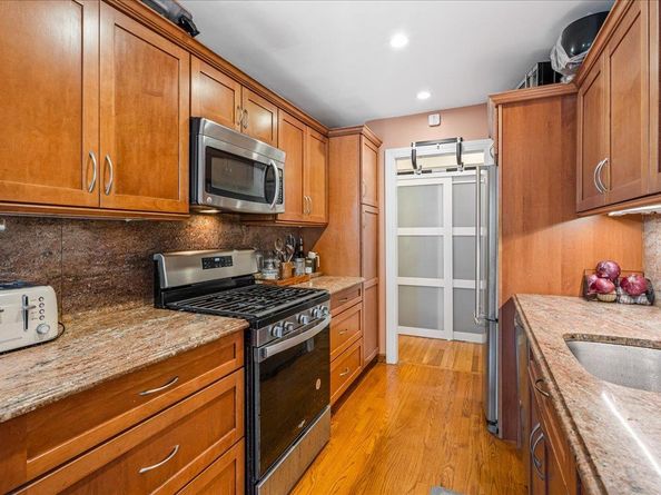 211-10 18th Avenue 2J, Bayside NY 11360