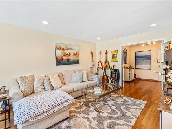 211-10 18th Avenue 2J, Bayside NY 11360