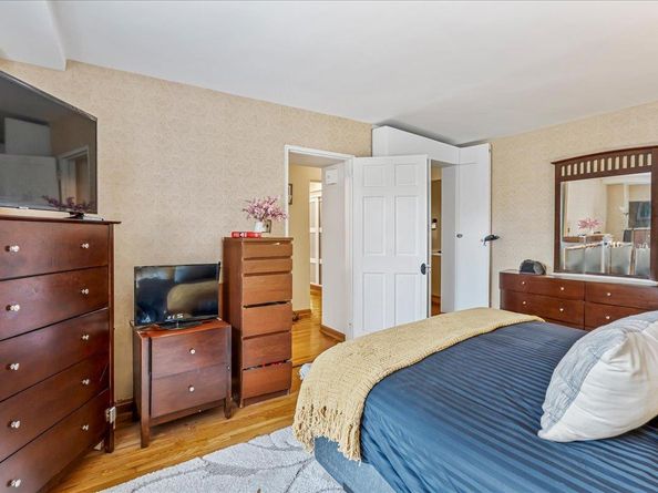 211-10 18th Avenue 2J, Bayside NY 11360