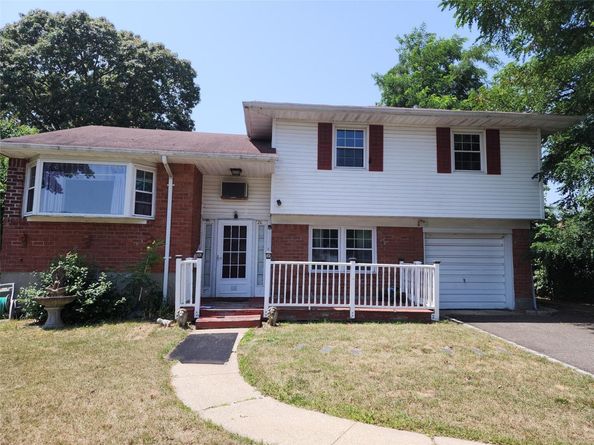 20 Marilynn Street, East Islip NY 11730