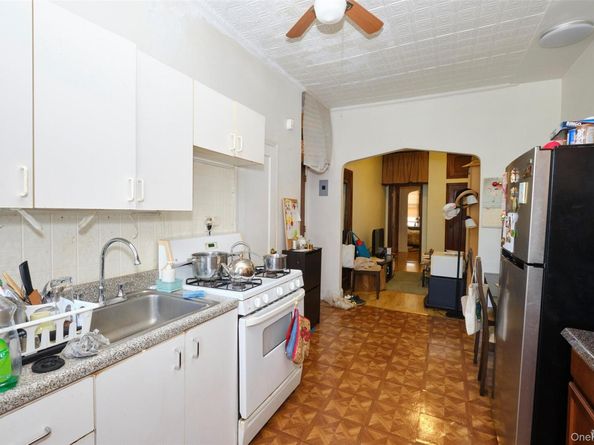 586 Onderdonk Avenue, Ridgewood NY 11385