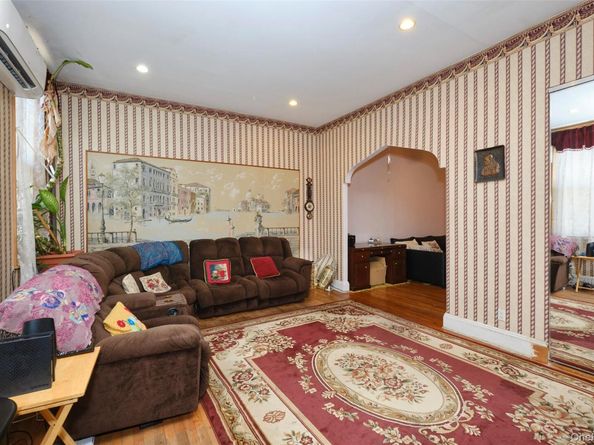 586 Onderdonk Avenue, Ridgewood NY 11385