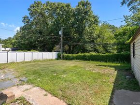 65 Oak Ridge Lane, Albertson NY 11507