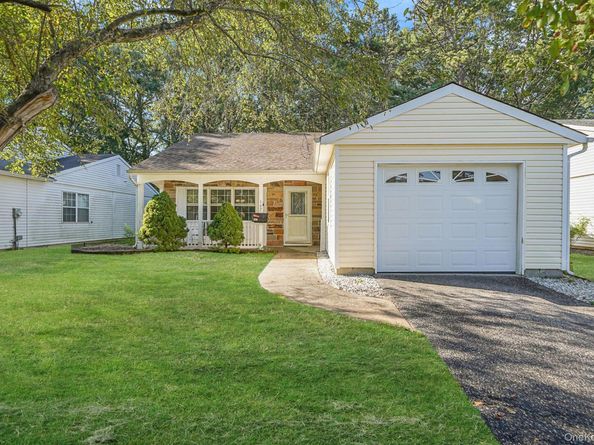 187 Edinburgh Drive, Ridge NY 11961