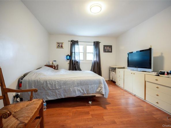 122 Parsons Drive, Hempstead NY 11550