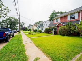 122 Parsons Drive, Hempstead NY 11550