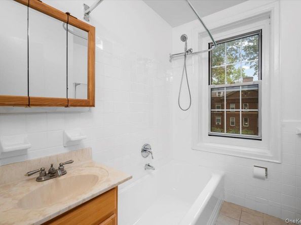 1352 Midland 3Q, Bronxville NY 10708
