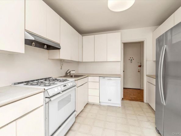 166-25 Powells Cove Boulevard 11L, Beechhurst NY 11357