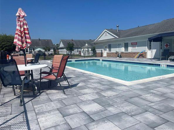 42 Primrose Lane 42, North Babylon NY 11703