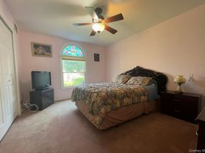 42 Primrose Lane 42, North Babylon NY 11703