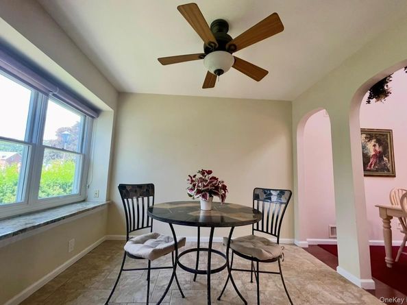 42 Primrose Lane 42, North Babylon NY 11703