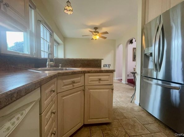 42 Primrose Lane 42, North Babylon NY 11703
