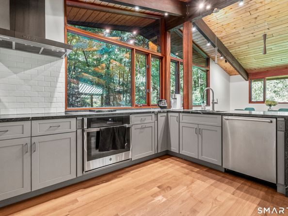 6 Great Pond Lane, Redding CT 06896
