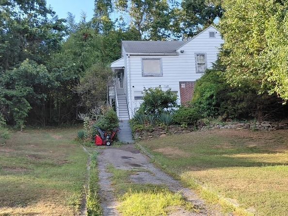 11 Pueblo Trail, Shelton CT 06484