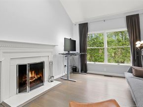 13 Old Stamford Road 13, New Canaan CT 06840