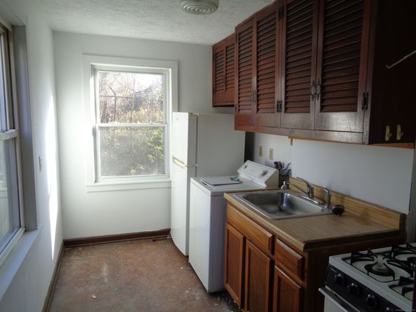 127 Canaan Court 13 Building 82, Stratford CT 06614