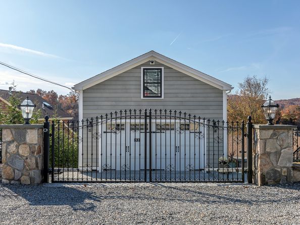 52 S Lake Shore Drive, Brookfield CT 06804