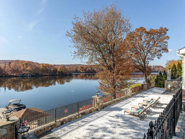52 S Lake Shore Drive, Brookfield CT 06804