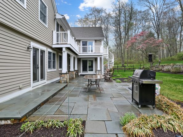 9 Blue Spruce Circle, Weston CT 06883