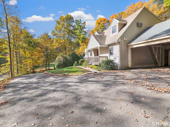 33 Murphys Lane, Shelton CT 06484