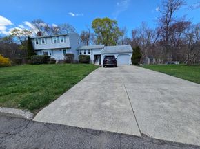 18 Lintric Dr, Weymouth MA 02190