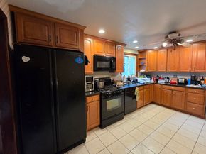 18 Lintric Dr, Weymouth MA 02190