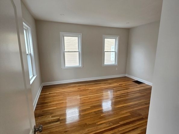 11 Mount Pleasant St 1, Waltham MA 02452