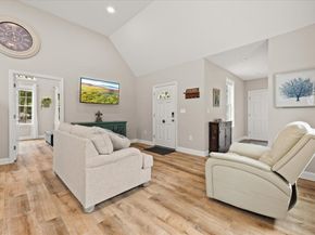 35 Nestlenook Dr, Middleboro MA 02346