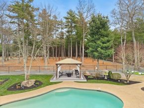 35 Nestlenook Dr, Middleboro MA 02346
