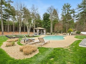 35 Nestlenook Dr, Middleboro MA 02346