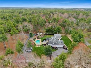 35 Nestlenook Dr, Middleboro MA 02346