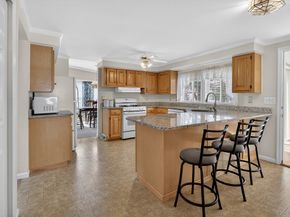89 Trailwood Dr, Bridgewater MA 02324