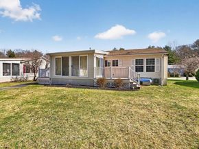 89 Trailwood Dr, Bridgewater MA 02324