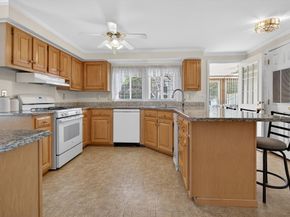 89 Trailwood Dr, Bridgewater MA 02324