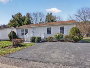 89 Trailwood Dr, Bridgewater MA 02324