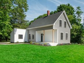 215 Gardner St, Hingham MA 02043