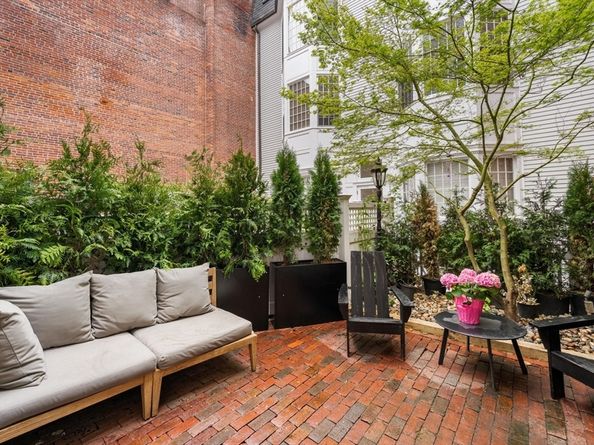 40 Joy St 9, Boston MA 02114
