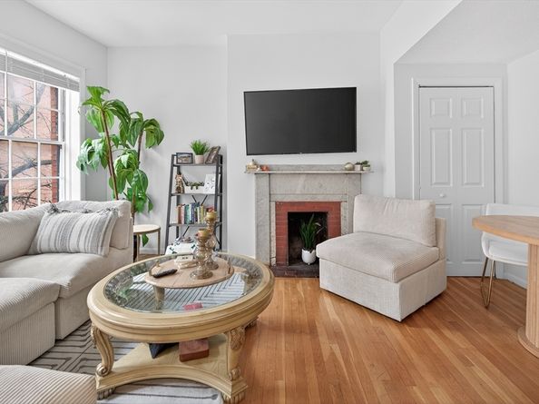 64 W Cedar St 5, Boston MA 02114