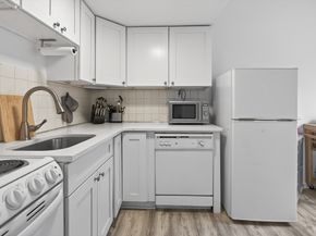 64 W Cedar St 5, Boston MA 02114