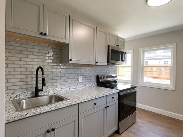 14 Deer Pond Dr, Leicester MA 01524