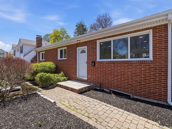 76 Wheeler Ave, Melrose MA 02176