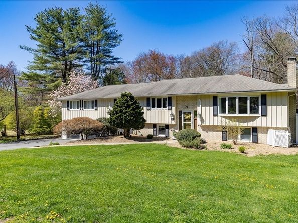 16 Cayuga Rd, Tewksbury MA 01876