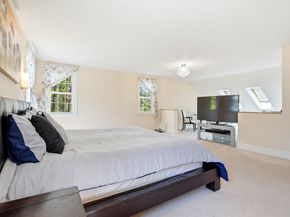1 Village Ln, Littleton MA 01460