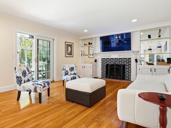 1 Village Ln, Littleton MA 01460