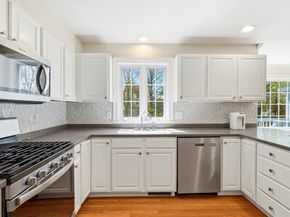1 Village Ln, Littleton MA 01460